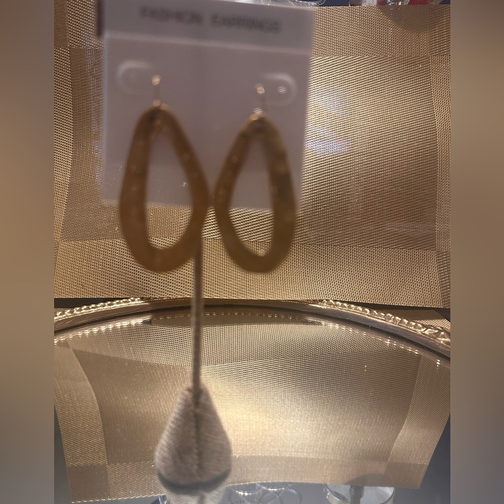Elegant Gold Teardrop Earrings